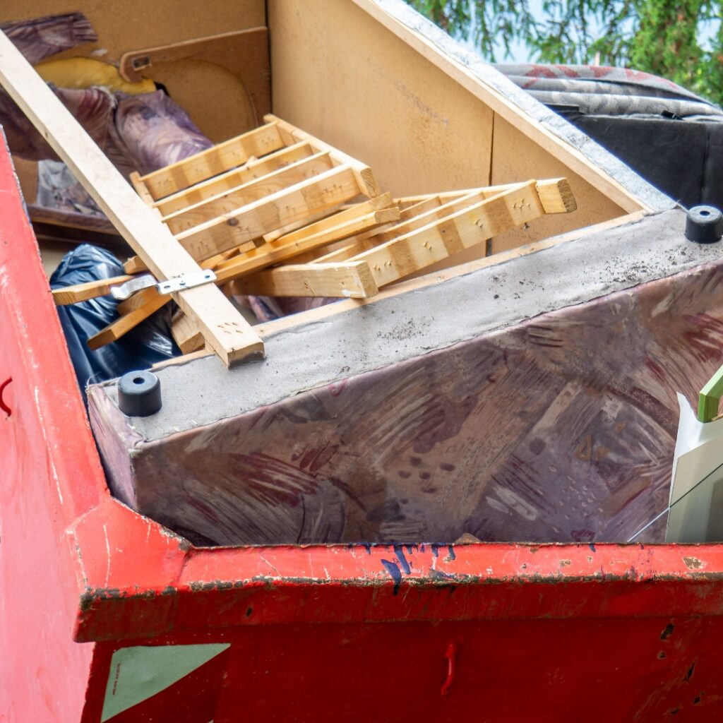 Container mit Haushaltsauflösung Sperrmüll